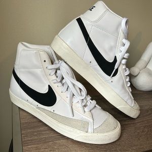 WOMEN'S NIKE BLAZER MID '77 CASUAL SHOES